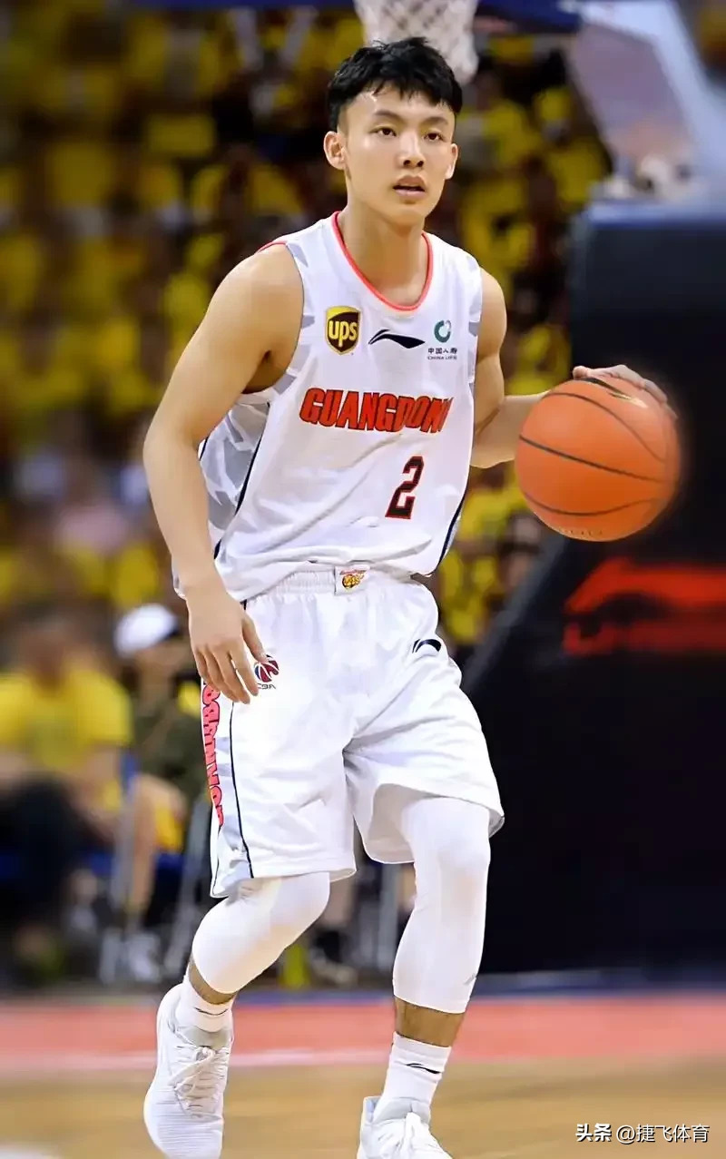 贝博体育平台 -广厦男篮训练开放日；加时末段单刀错失引欢呼；英超在即；医务组通报恢复(课堂常规训练口令)