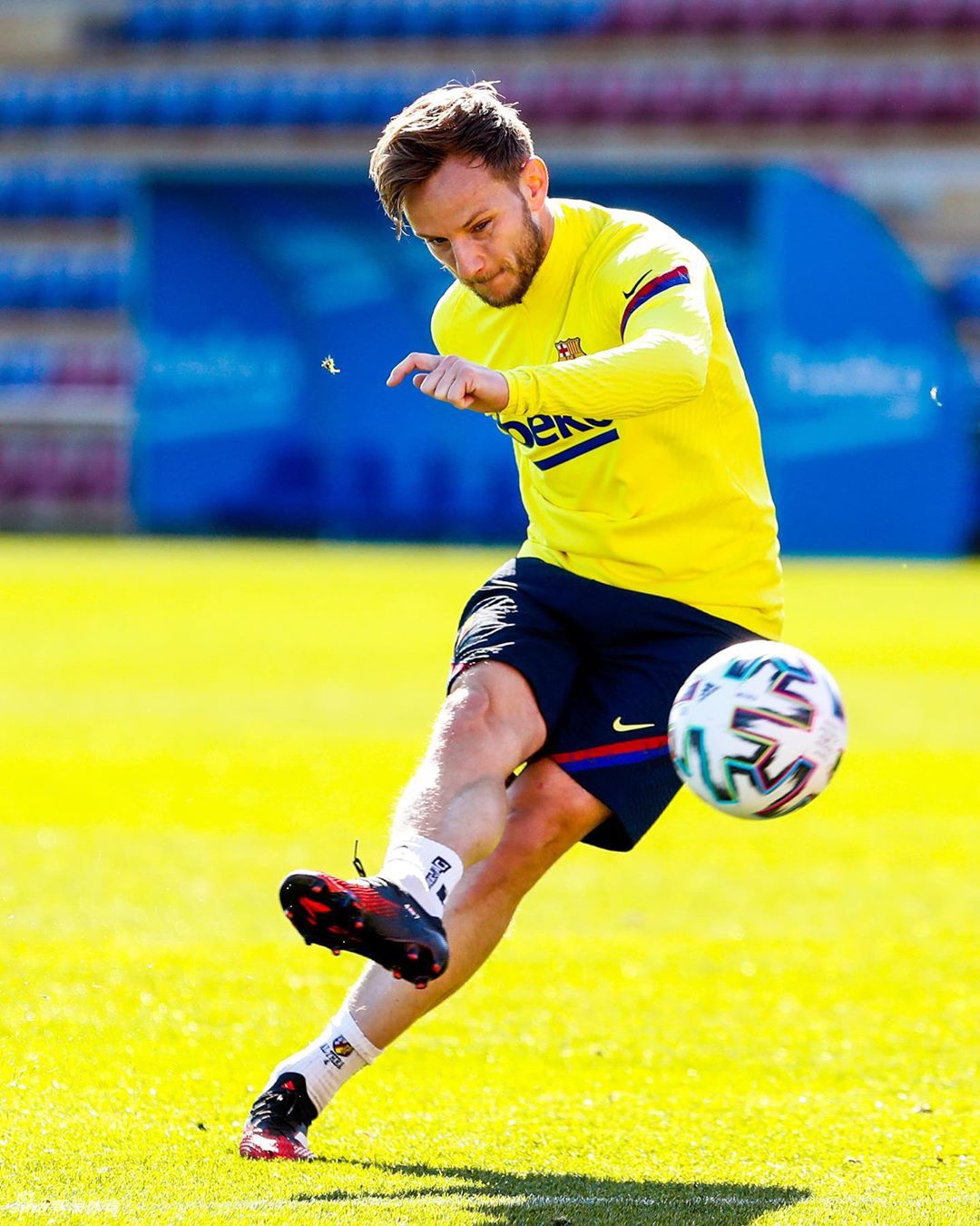 贝博体育入口 -关键时刻新疆广汇备战国王杯，外线爆发细节曝光，媒体盛赞，控场能力受关注 