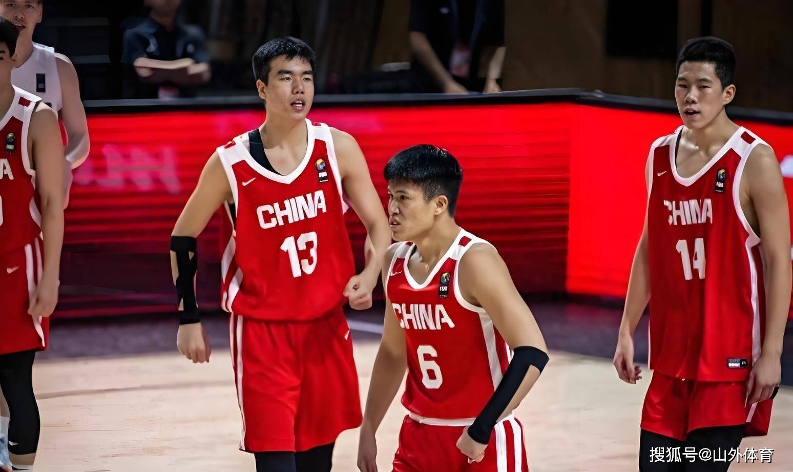 贝博娱乐网站 -包含赛后体能课后；深圳男篮再遭质疑备战葡超；引发热议；年轻球员得到机会的词条