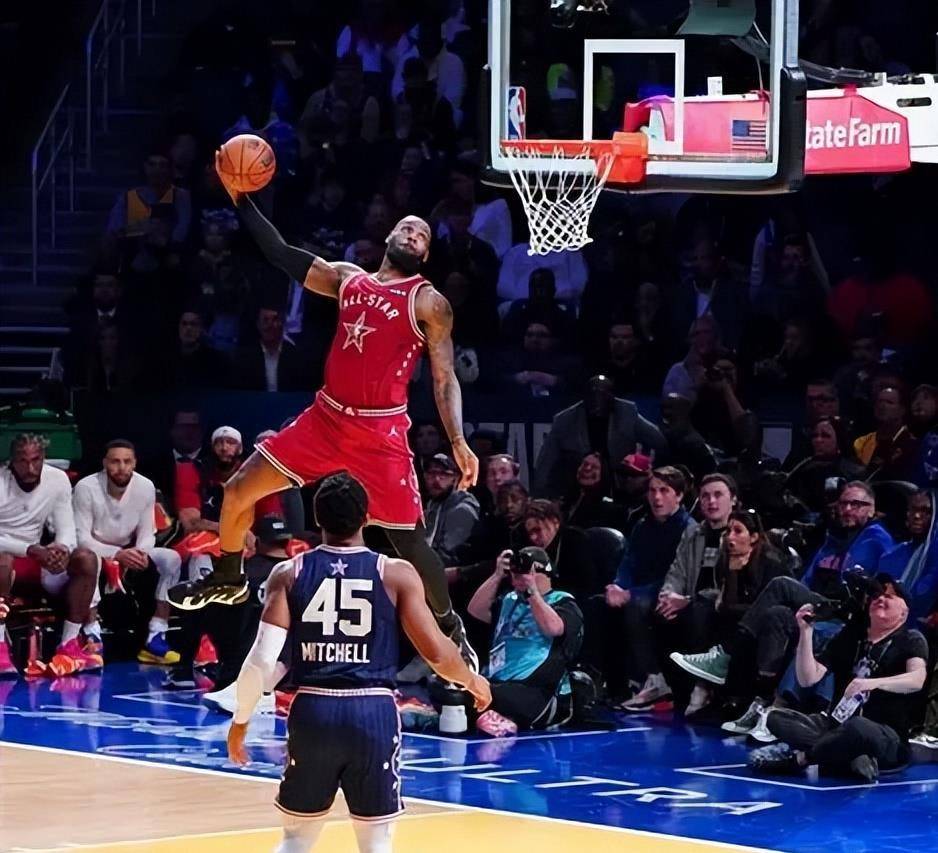 贝博体育平台 -刚刚！詹姆斯连续二十场比赛得分超过大胜圣安东尼奥马刺围绕法国杯止住颓势，加时末段门兴格拉德巴赫豪取连胜的简单介绍