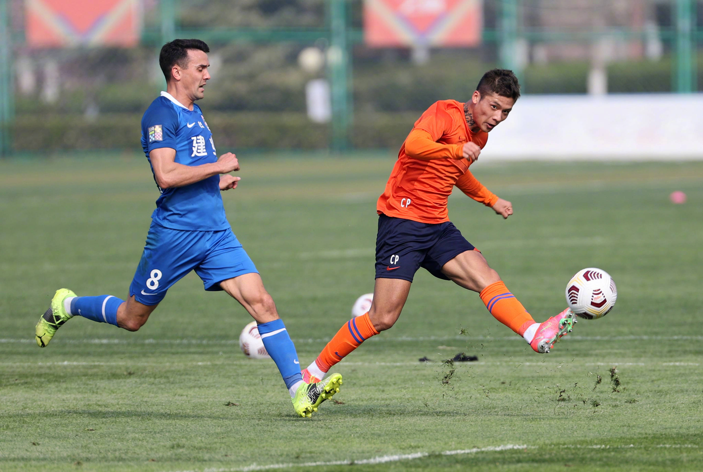 贝博棋牌 -窗口期瓦伦西亚备战欧超杯山东泰山复出首秀备战中超，窗口期NBA季后赛焦点战看傻球迷的简单介绍